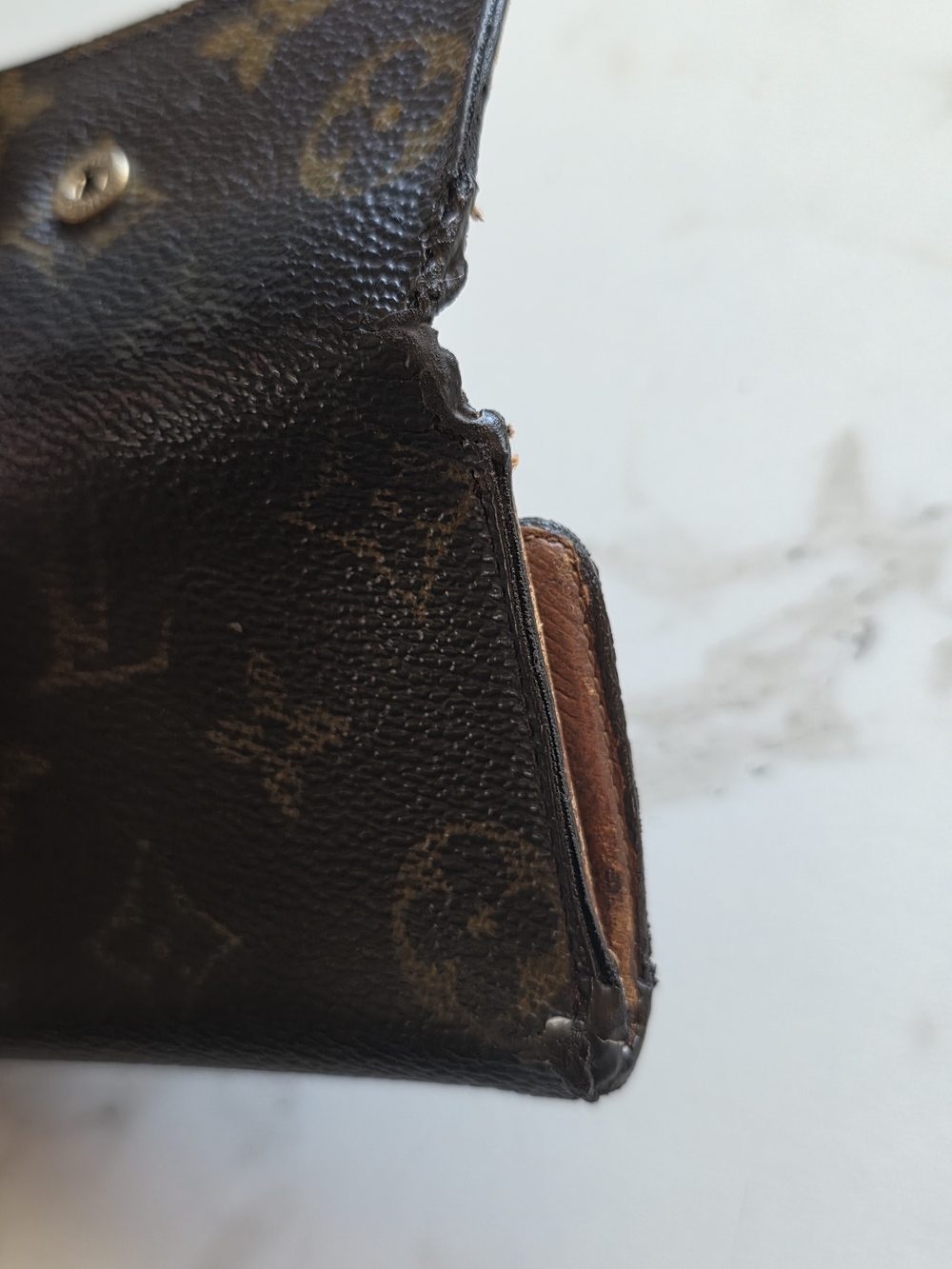 Louis Vuitton Monogram Canvas Key & Card Holder in Brown with Gold Snap - Picture 6 of 8